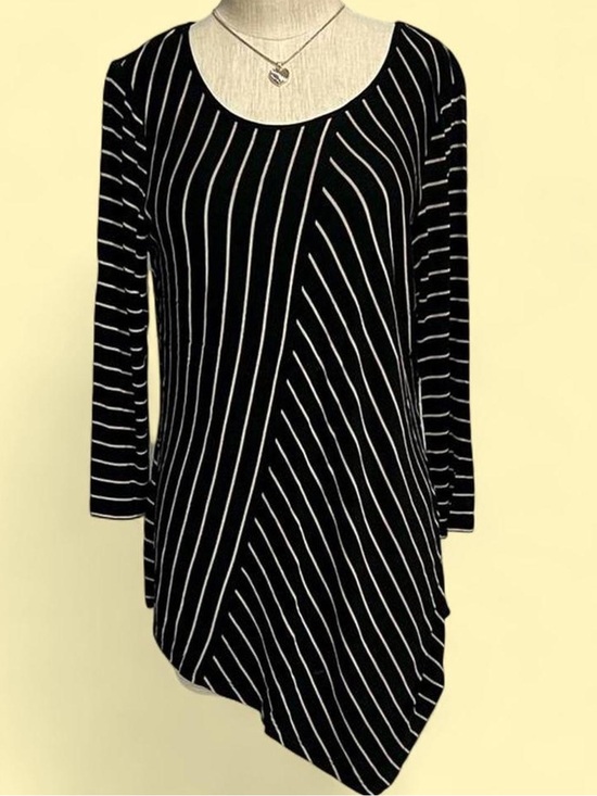Cable & Gauge Tops - Cable & Gauge Black and Gold Asymmetrical Blouse